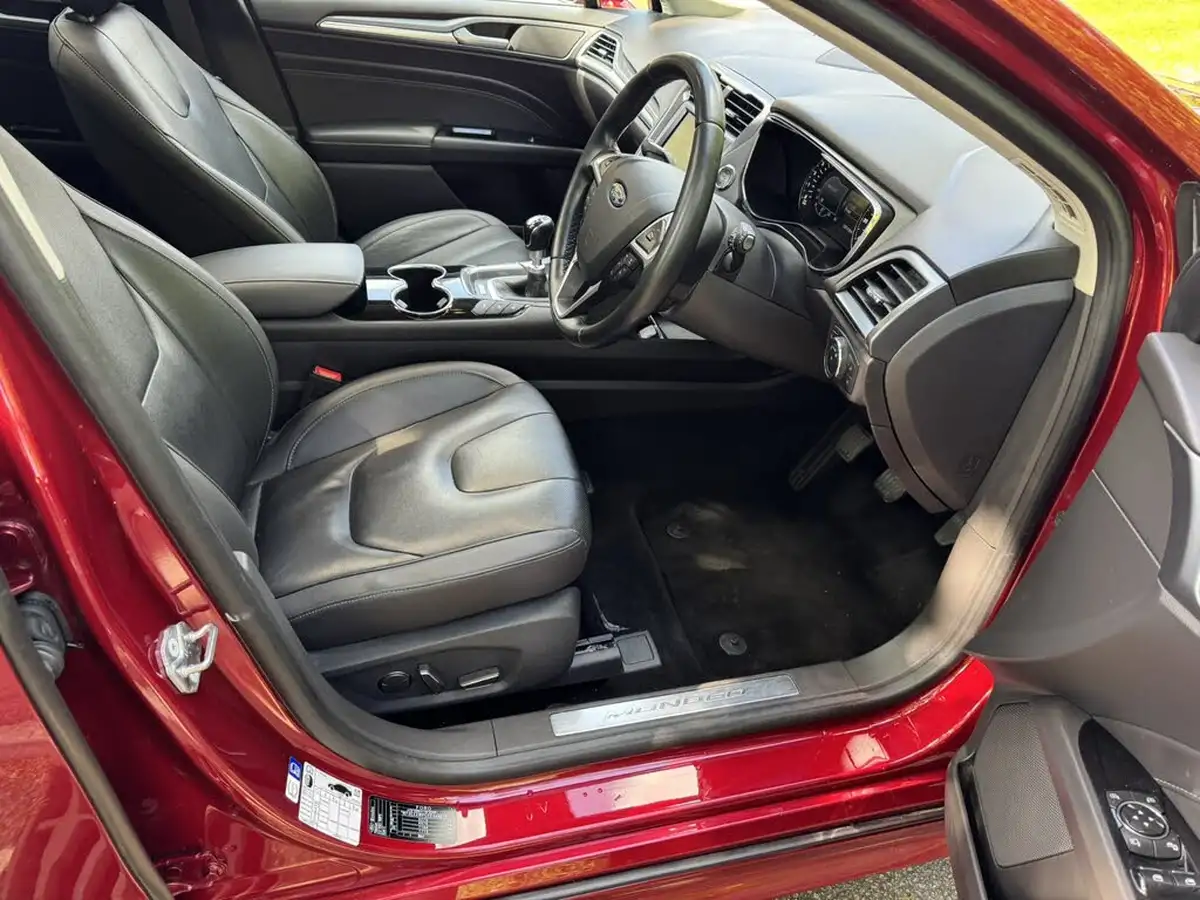 2015-ford-mondeo-20tdci-titanium-180ps-ss-hatchback-big-10