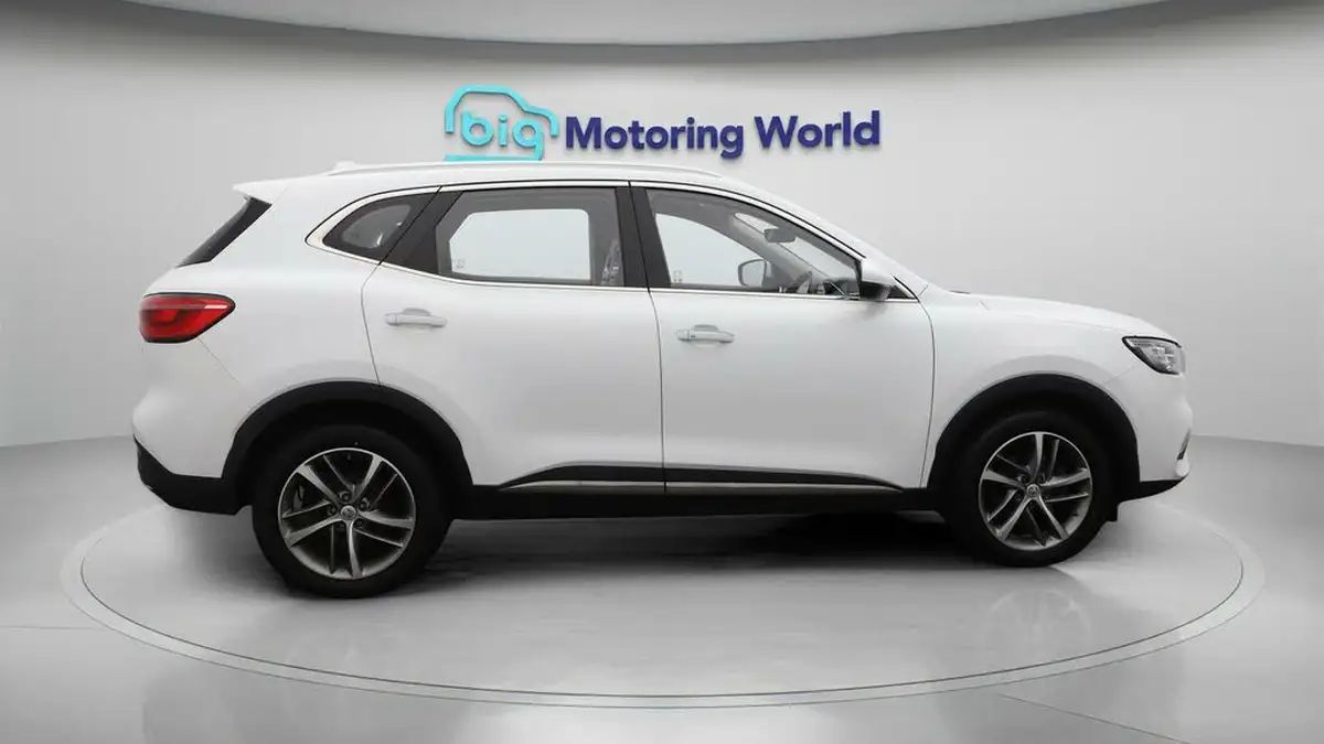 2022-mg-hs-15t-gdi-exclusive-162ps-big-8