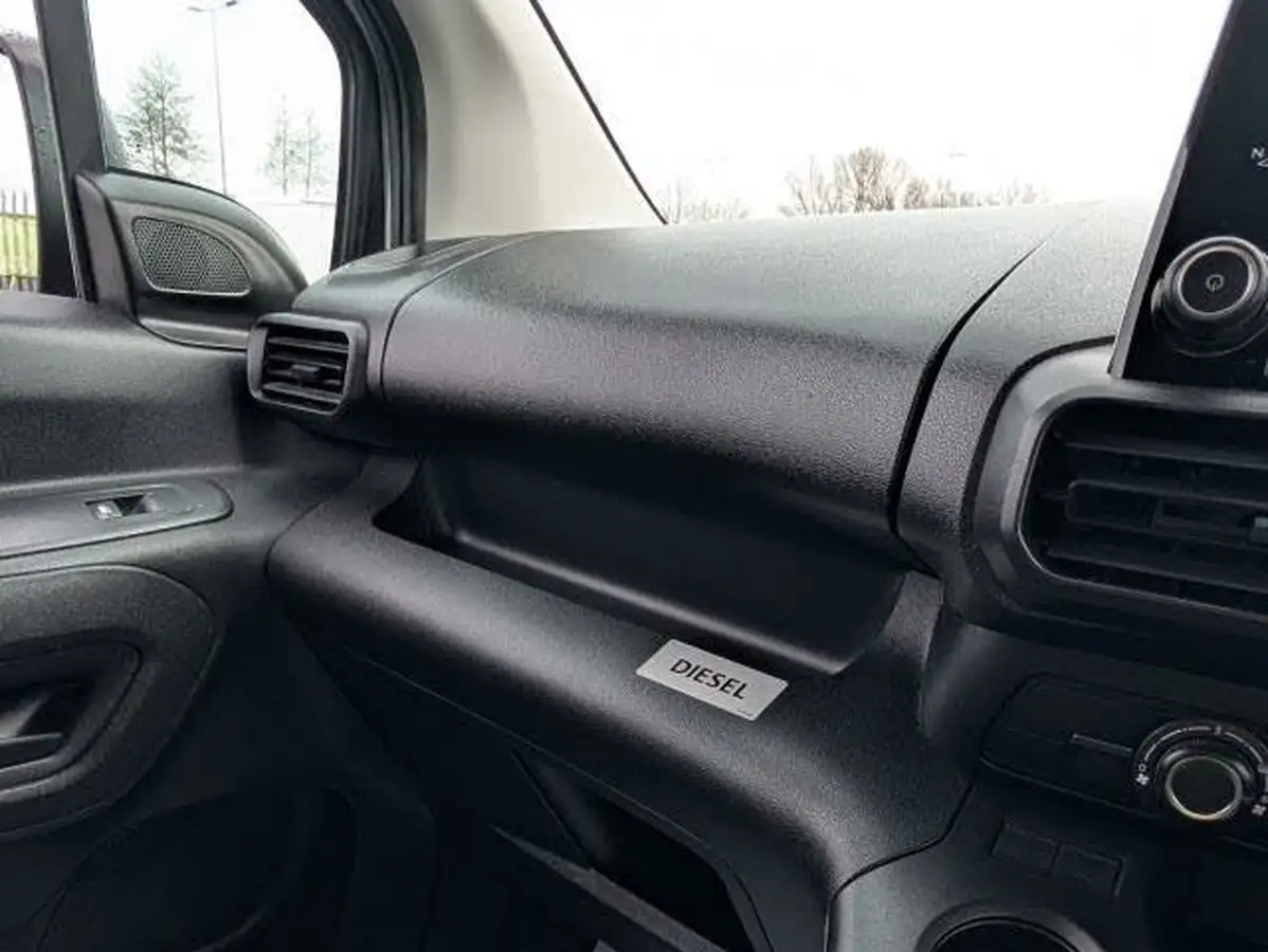 2021-peugeot-partner-15-bluehdi-950-professional-100ps-eu6dt-long-panel-big-24