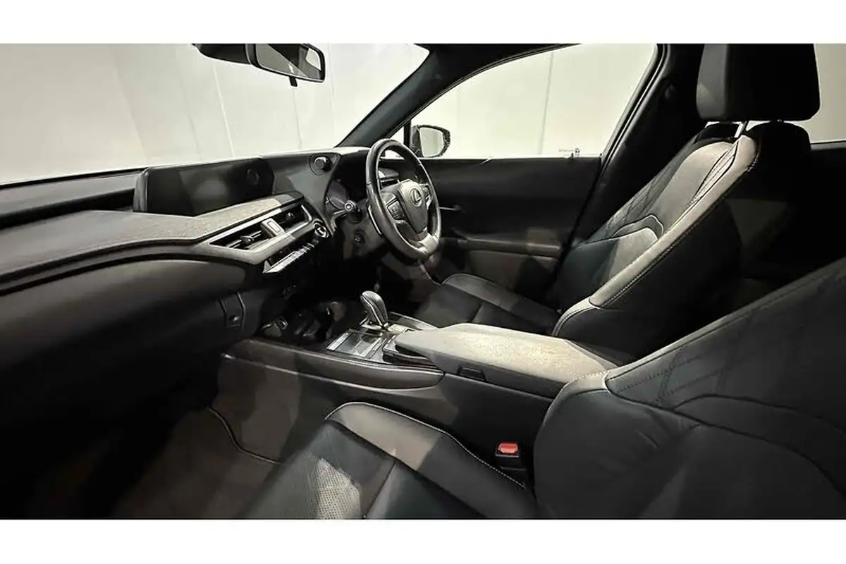 2022-lexus-ux-300e-e-ux-201bhp-big-18