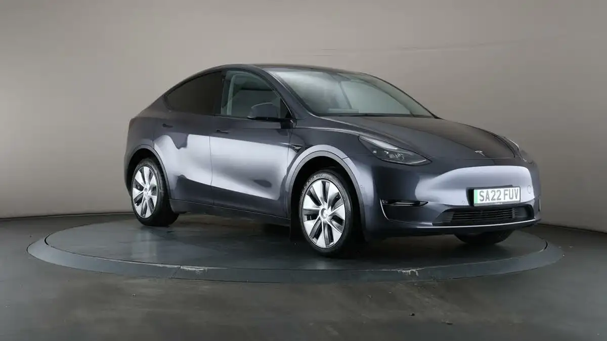2022-tesla-model-y-e-long-range-big-1