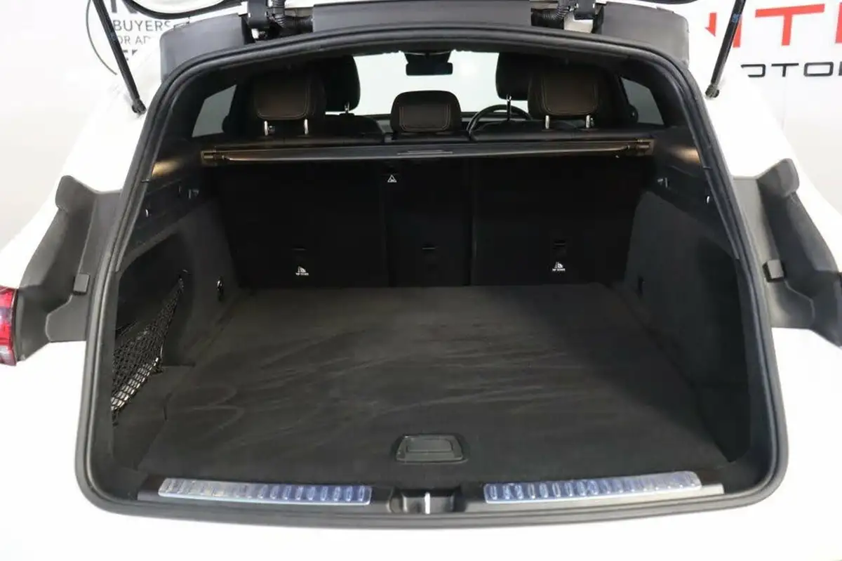 2022-mercedes-benz-eqc-e-eqc-400-amg-line-big-23