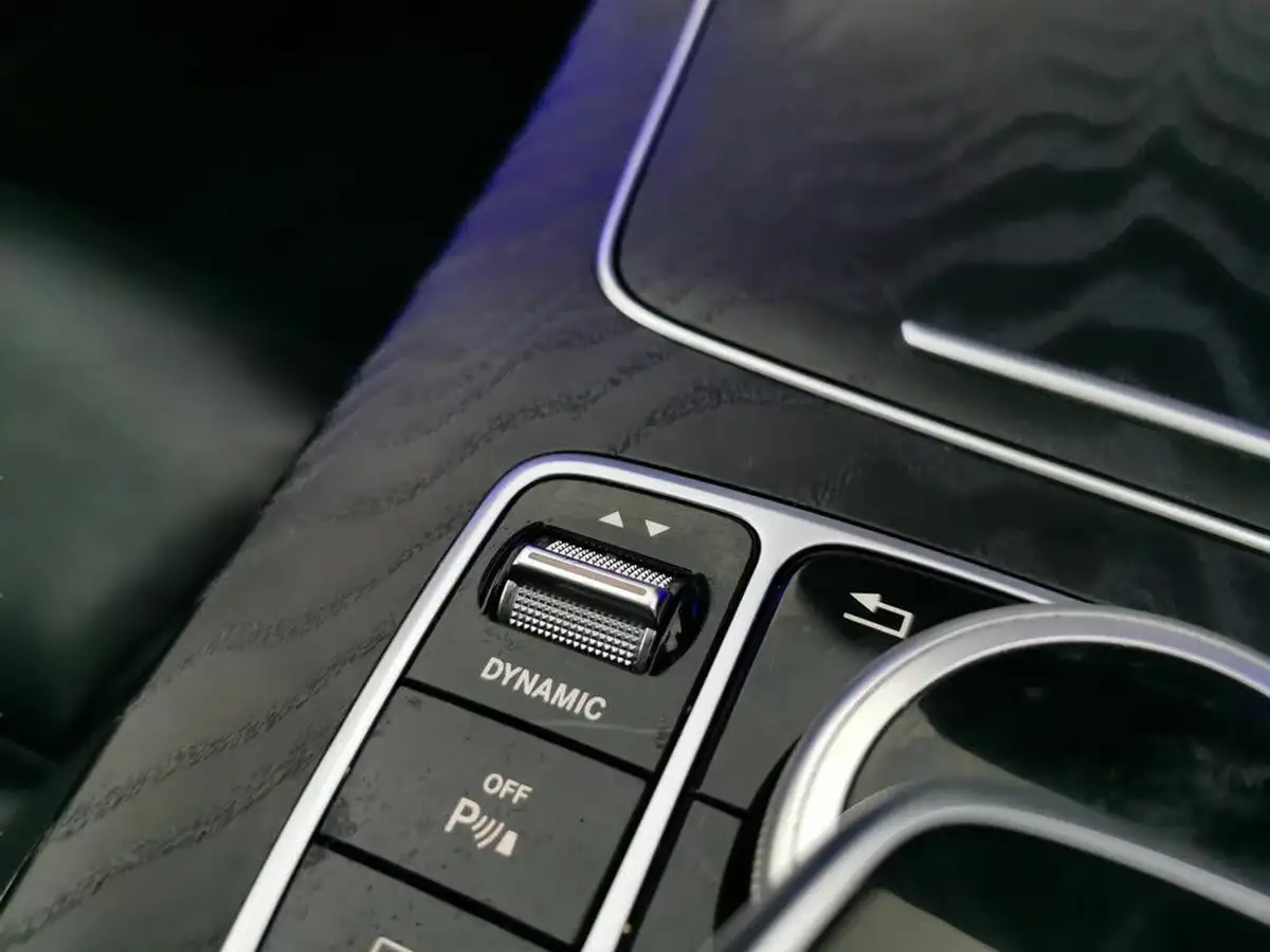 2019-mercedes-benz-e-class-20d-e220d-amg-line-edition-saloon-4d-big-22