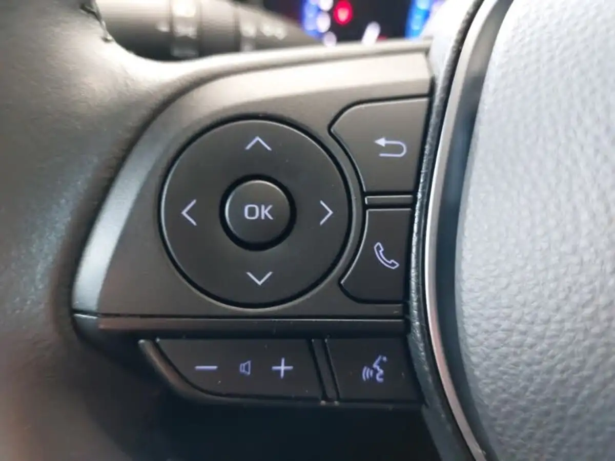 2021-toyota-corolla-18-vvt-i-icon-tech-trk-hatchback-5d-big-13