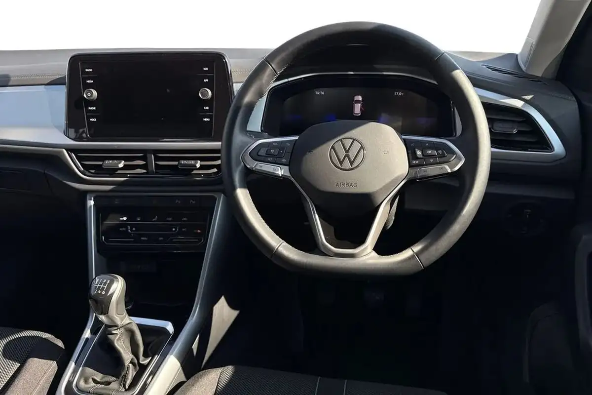 2022-volkswagen-t-roc-10-tsi-life-big-17
