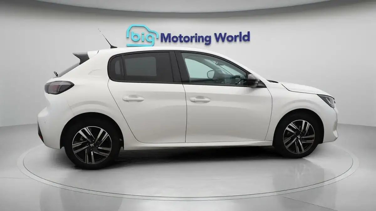 2023-peugeot-208-12-puretech-allure-premium-100ps-eat8-big-8