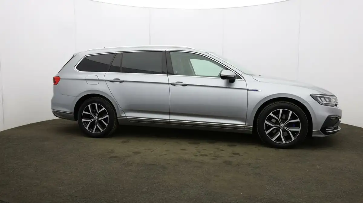 2020-volkswagen-passat-14-tsi-gte-estate-5d-big-42