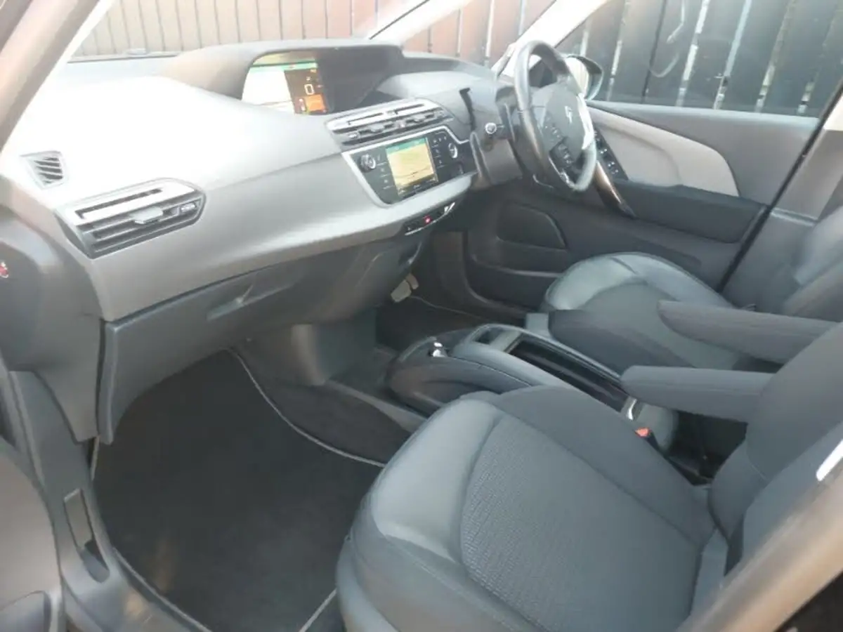 2022-citroen-grand-c4-spacetourer-12-puretech-shine-eat8-big-4