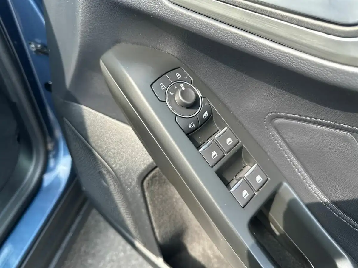 2022-ford-focus-10t-titanium-125ps-hybrid-mhev-hatchback-powershift-big-24