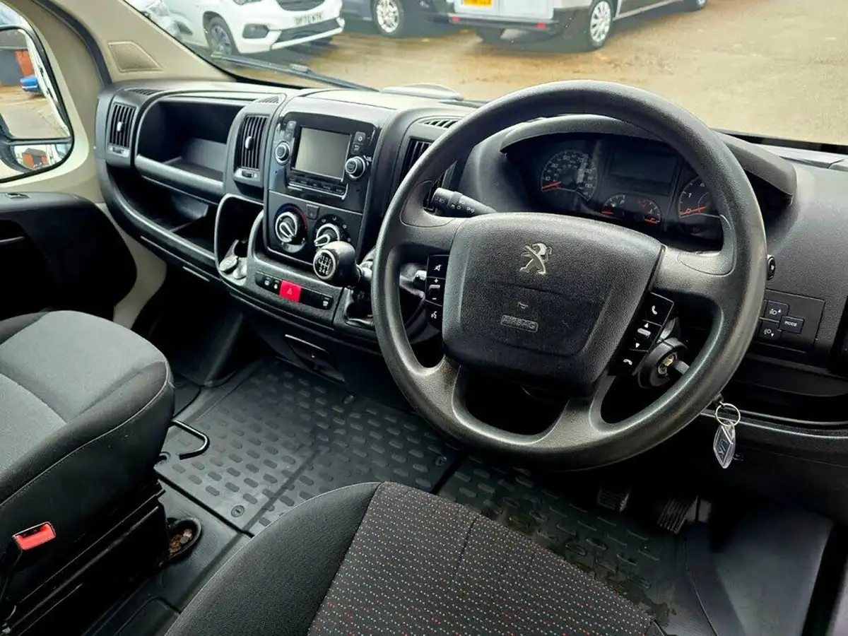 2019-peugeot-boxer-20-bluehdi-professional-335-l2h2-big-16