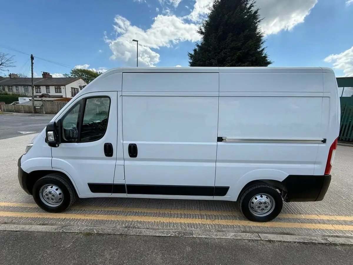 2022-citroen-relay-22bluehdi-35-l2h2-enterprise-big-13