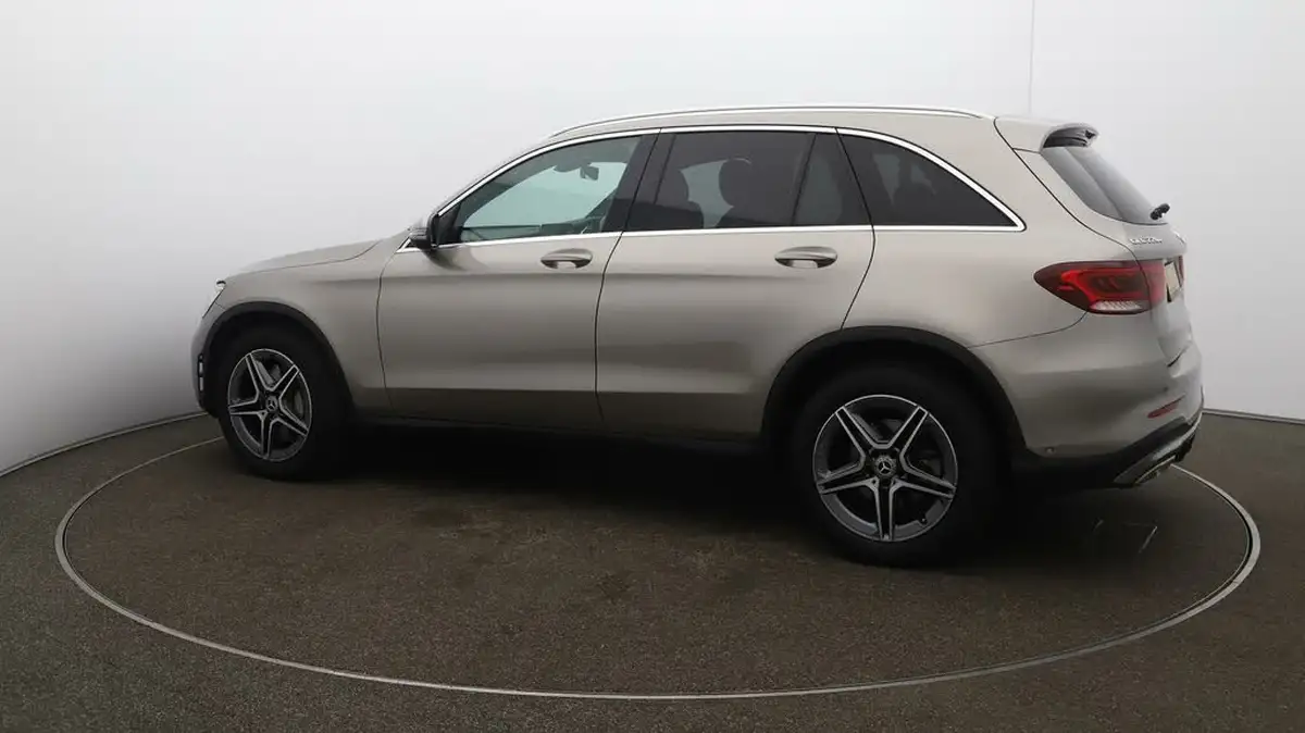 2022-mercedes-benz-glc-class-20d-glc220d-amg-line-195ps-station-wagon-5d-1950cc-4matic-plus-big-40