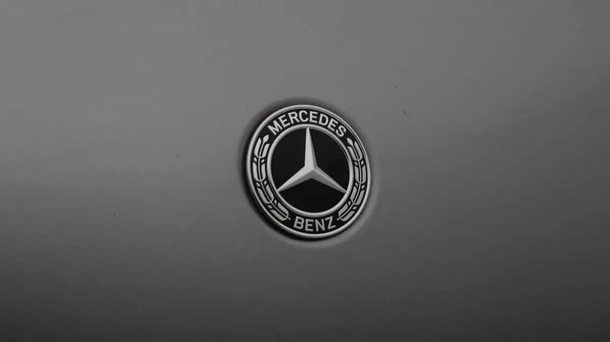 2022-mercedes-benz-glc-class-20d-glc220d-amg-line-195ps-station-wagon-5d-1950cc-4matic-plus-big-23