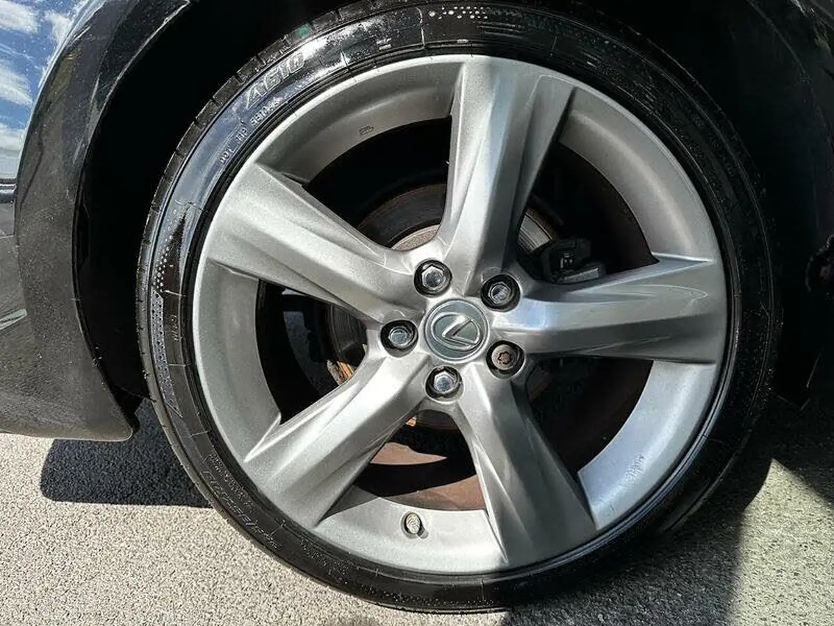 2014-lexus-is-300h-25-premier-big-20