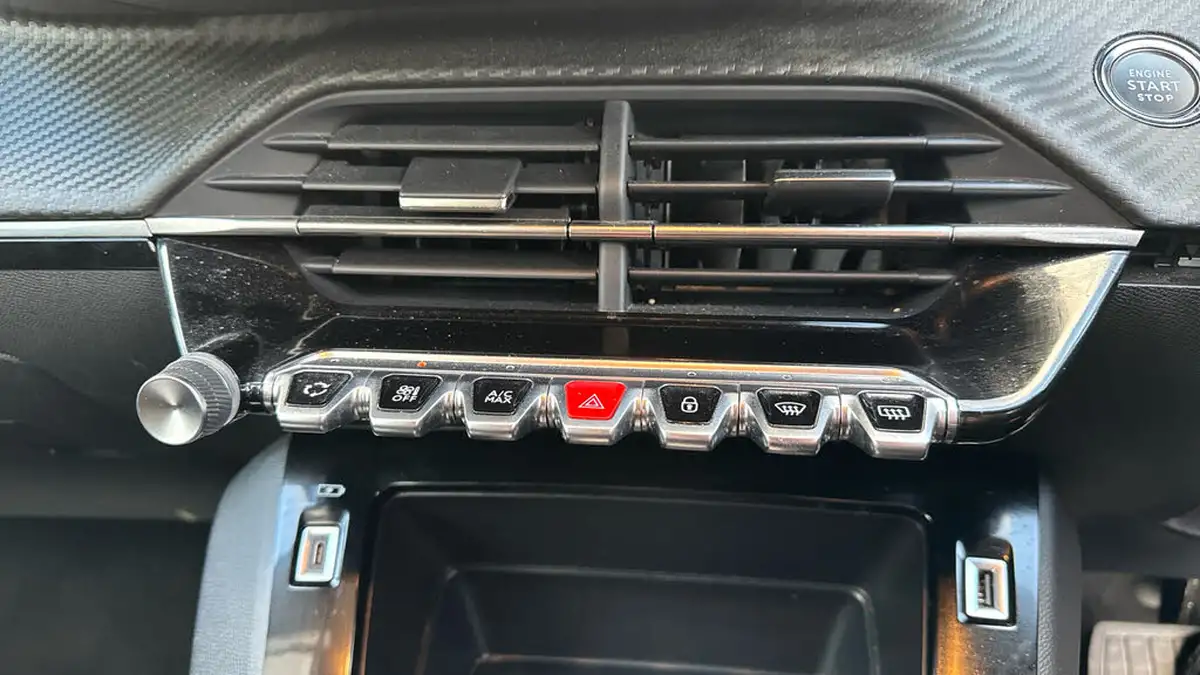 2023-peugeot-208-12-puretech-active-premium-100ps-eat8-big-32
