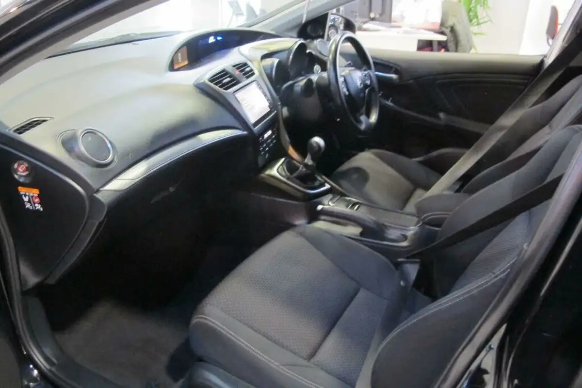 2016-honda-civic-14-i-vtec-se-plus-navi-big-34