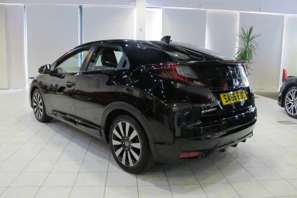 2016-honda-civic-14-i-vtec-se-plus-navi-big-10