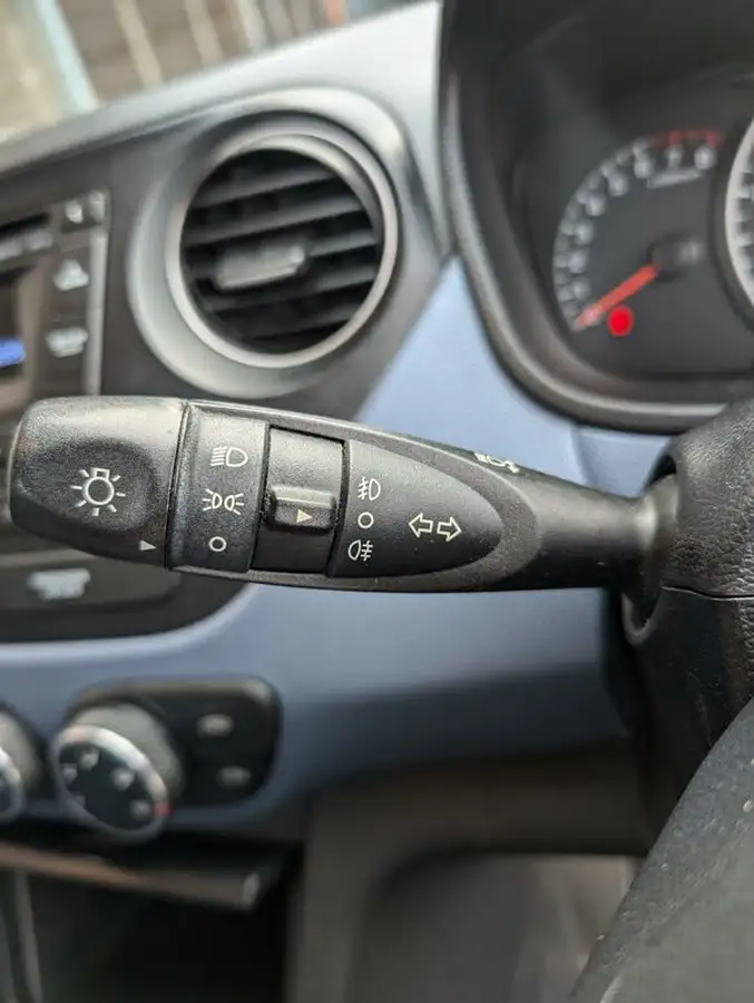 2016-hyundai-i10-12-premium-big-30