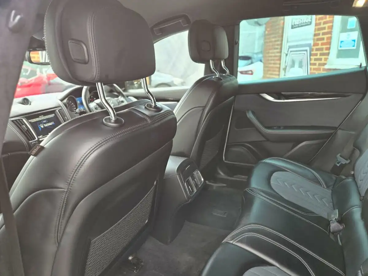 2019-maserati-levante-30-granlusso-big-39
