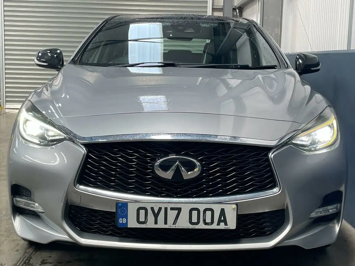 2017-infiniti-q30-15d-sport-big-9