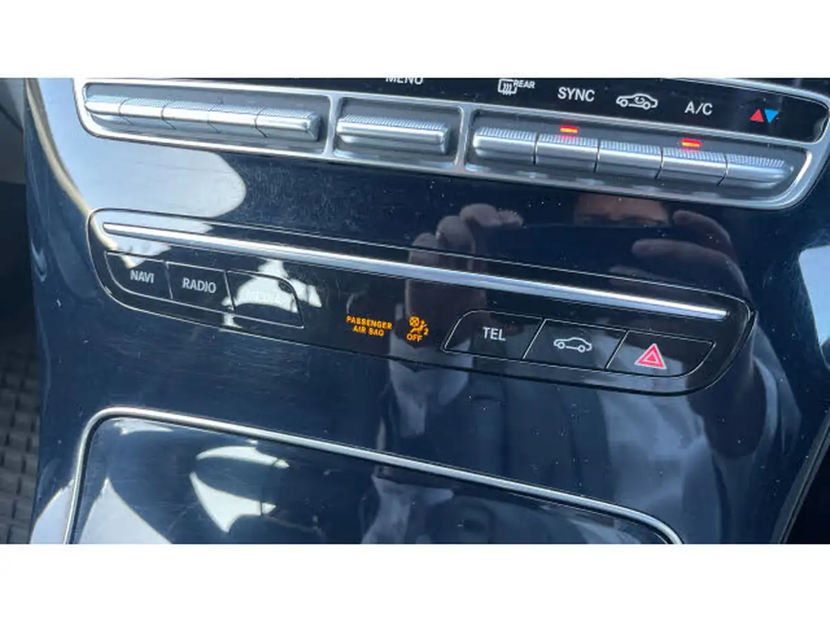2018-mercedes-benz-c-class-15-c200-amg-line-premiumss-saloon-4d-big-21