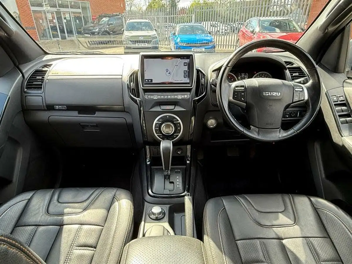 2019-isuzu-d-max-19td-blade-auto-big-3