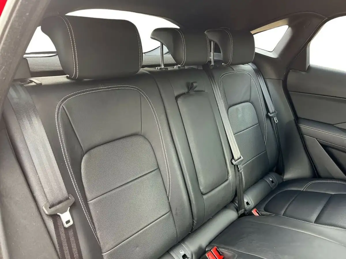 2019-jaguar-e-pace-20-i4d-r-dynamic-s-180ps-awd-auto-big-8