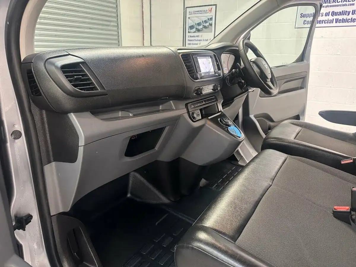 2022-vauxhall-vivaro-20td-3100-l2h1-dynamic-panel-auto-big-18