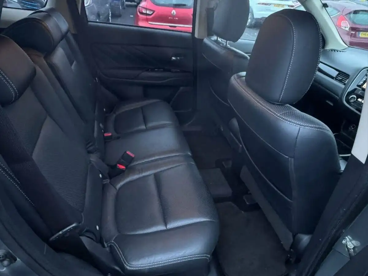 2017-mitsubishi-outlander-20-kotu-phev-leather5st-big-12
