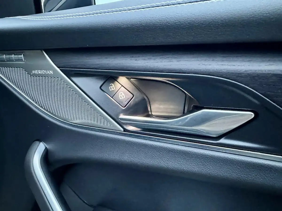 2021-jaguar-f-pace-20-p400e-hse-big-18