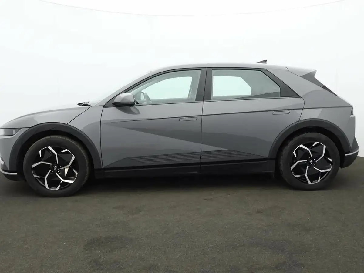 2022-hyundai-ioniq-5-e-se-connect-big-3