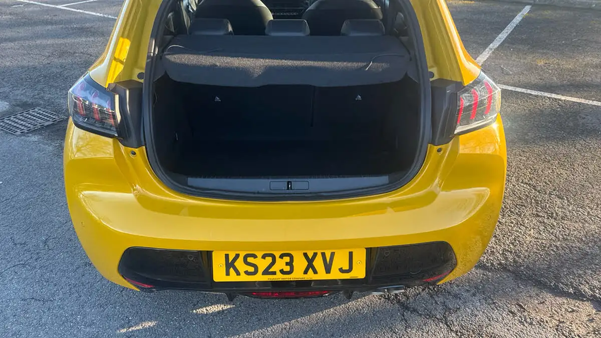 2023-peugeot-208-12-puretech-allure-premium-130ps-eat8-big-18