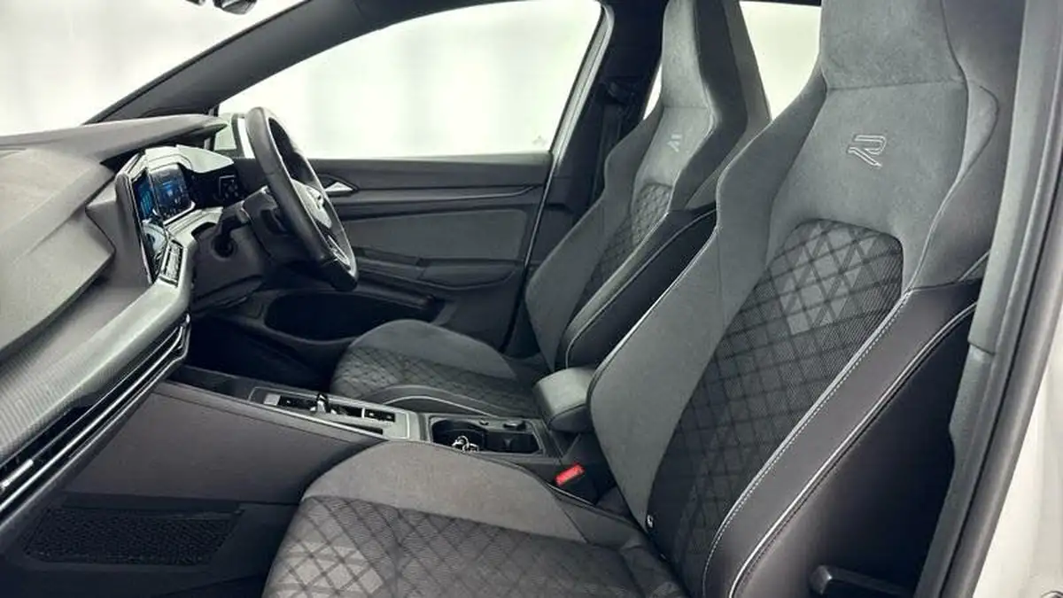 2022-volkswagen-golf-15-etsi-r-line-150ps-hatchback-big-38