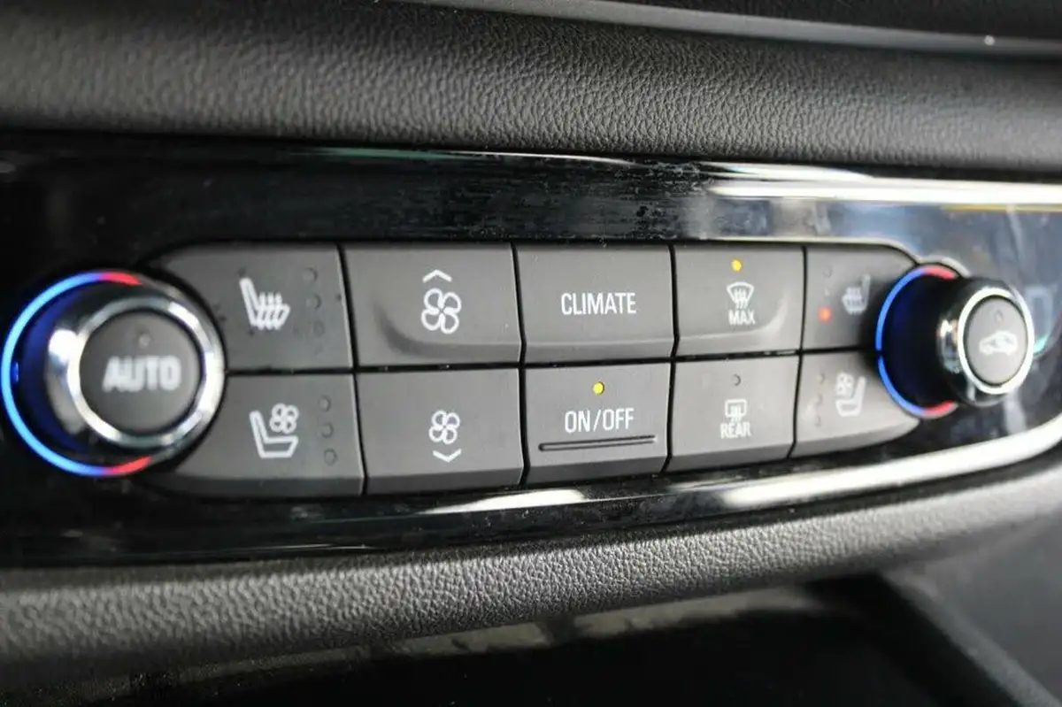 2020-vauxhall-insignia-grand-sport-15-turbo-d-sri-vx-line-nav-big-35