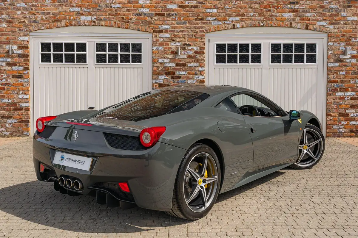 2011-ferrari-458-45-italia-big-3