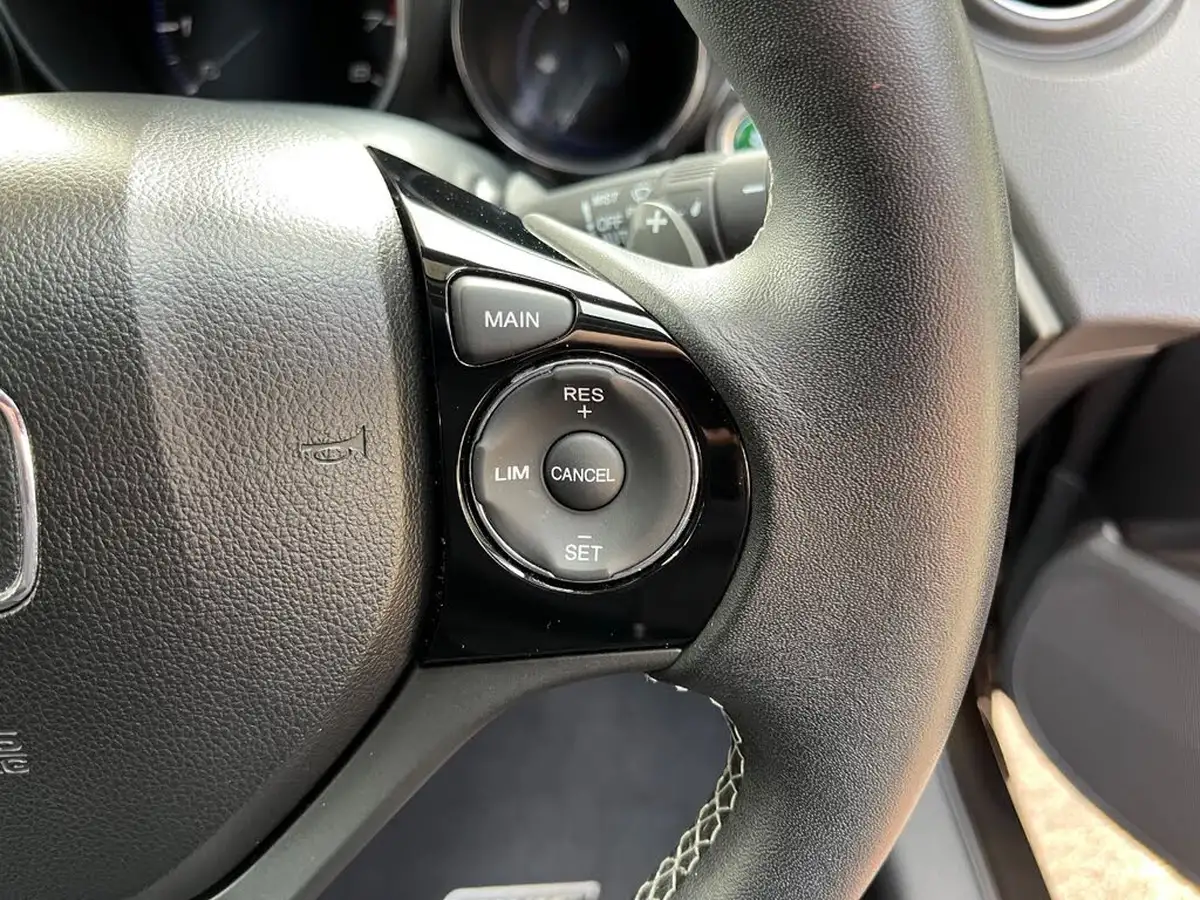 2016-honda-civic-18-i-vtec-se-plus-navi-hatchback-auto-big-24