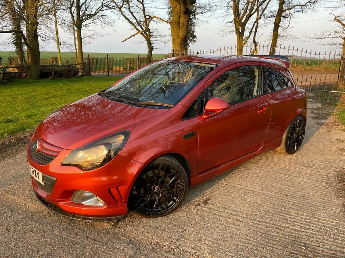 2013-vauxhall-corsa-16-vxr-nurburgring-edition-big-6