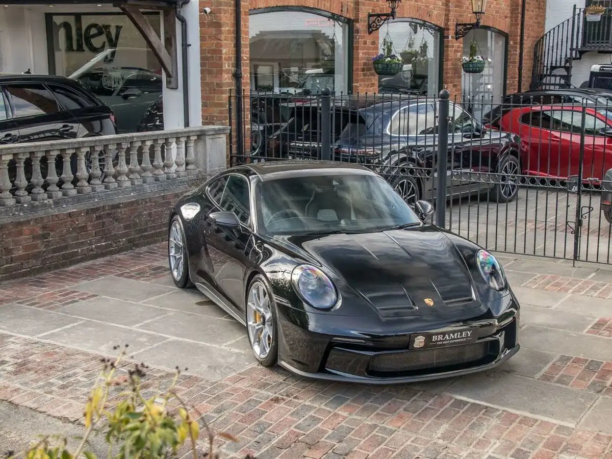 2023-porsche-911-40-gt3-touring-package-pdk-big-8