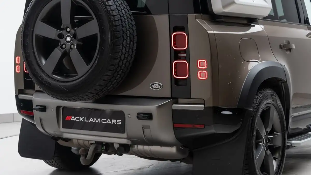 2023-land-rover-110-defender-30-d300-x-dynamic-hse-big-14