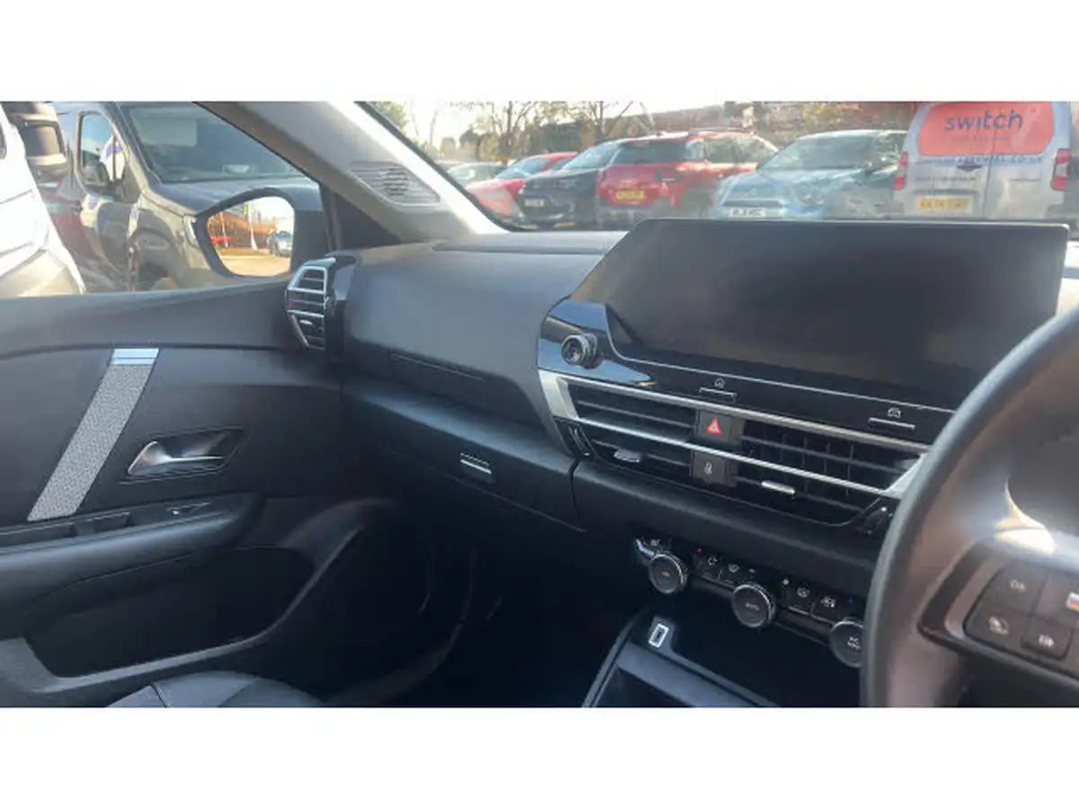 2023-citroen-c4-12-puretech-max-big-13