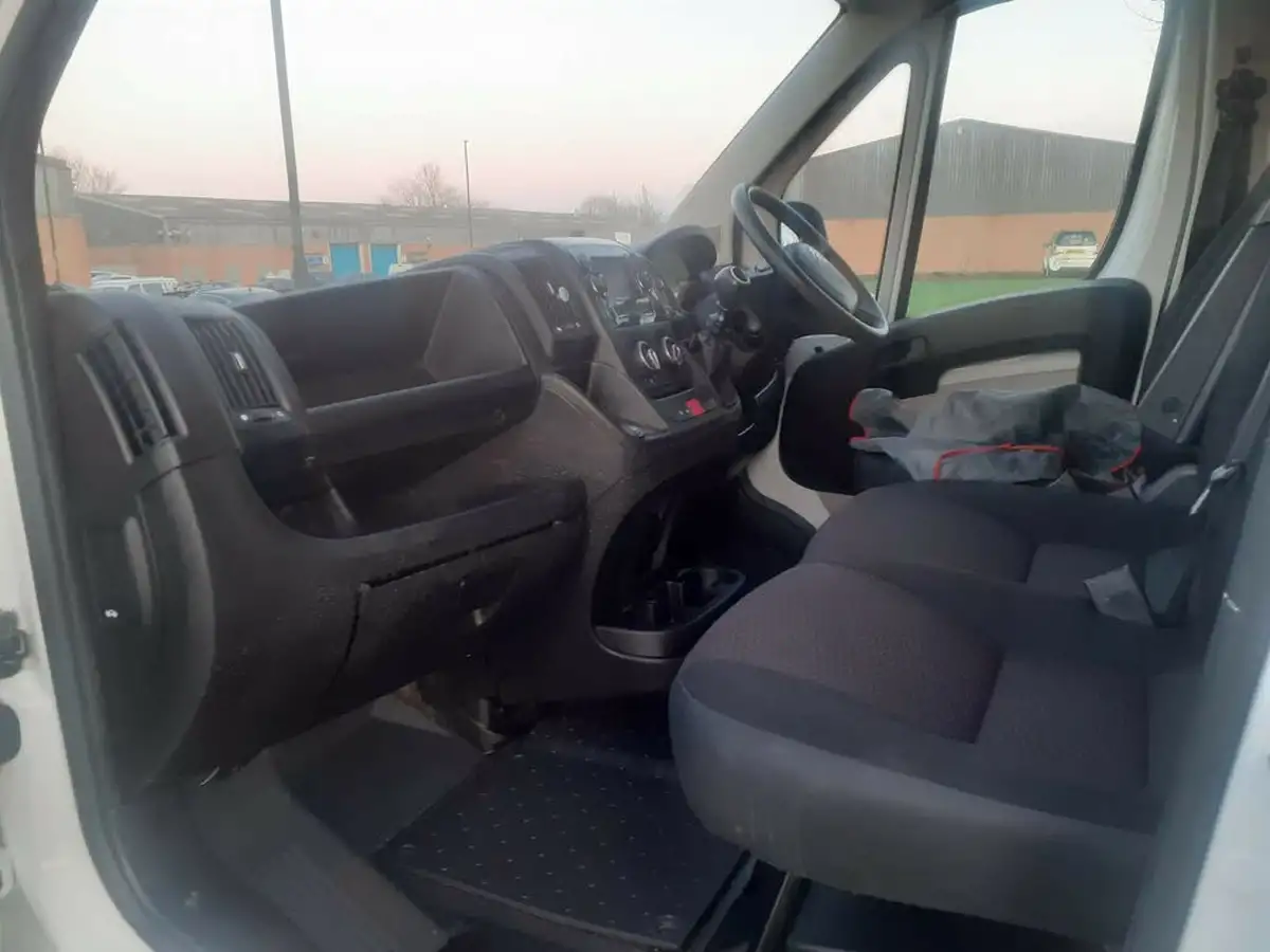 2019-citroen-relay-20bluehdi-35-l2h1-enterprise-big-10