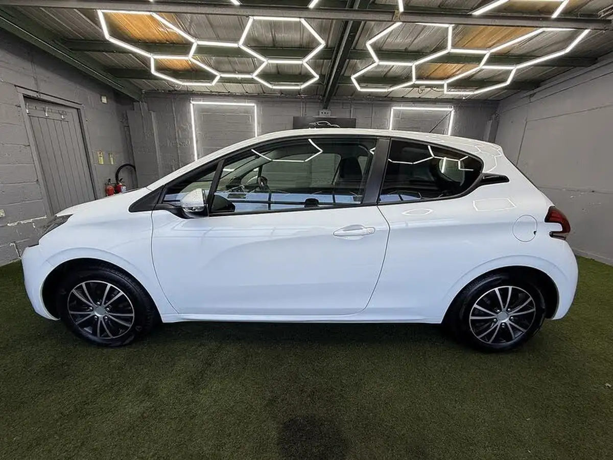 2015-peugeot-208-10-puretech-access-ac-3d-big-5