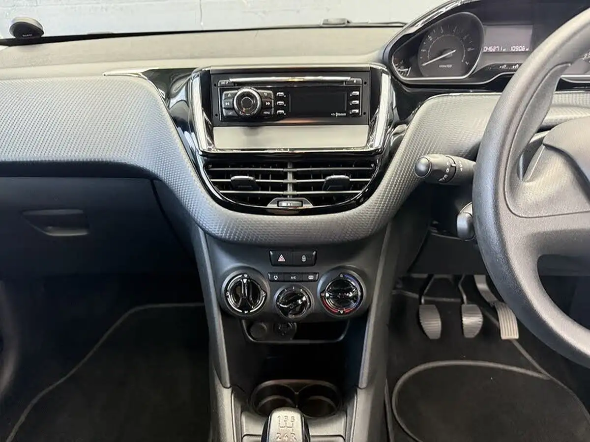 2015-peugeot-208-10-puretech-access-ac-3d-big-29