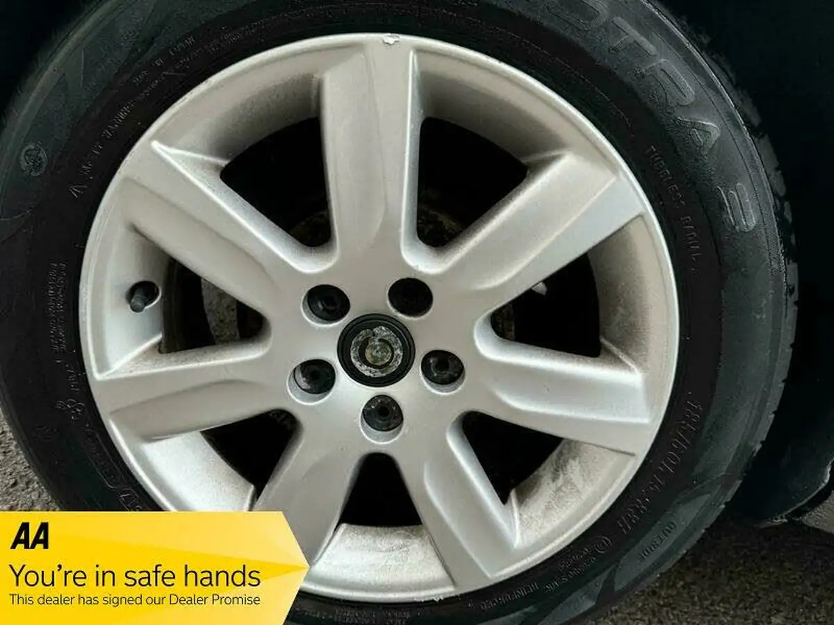 2012-volkswagen-polo-12td-match-5d-big-30