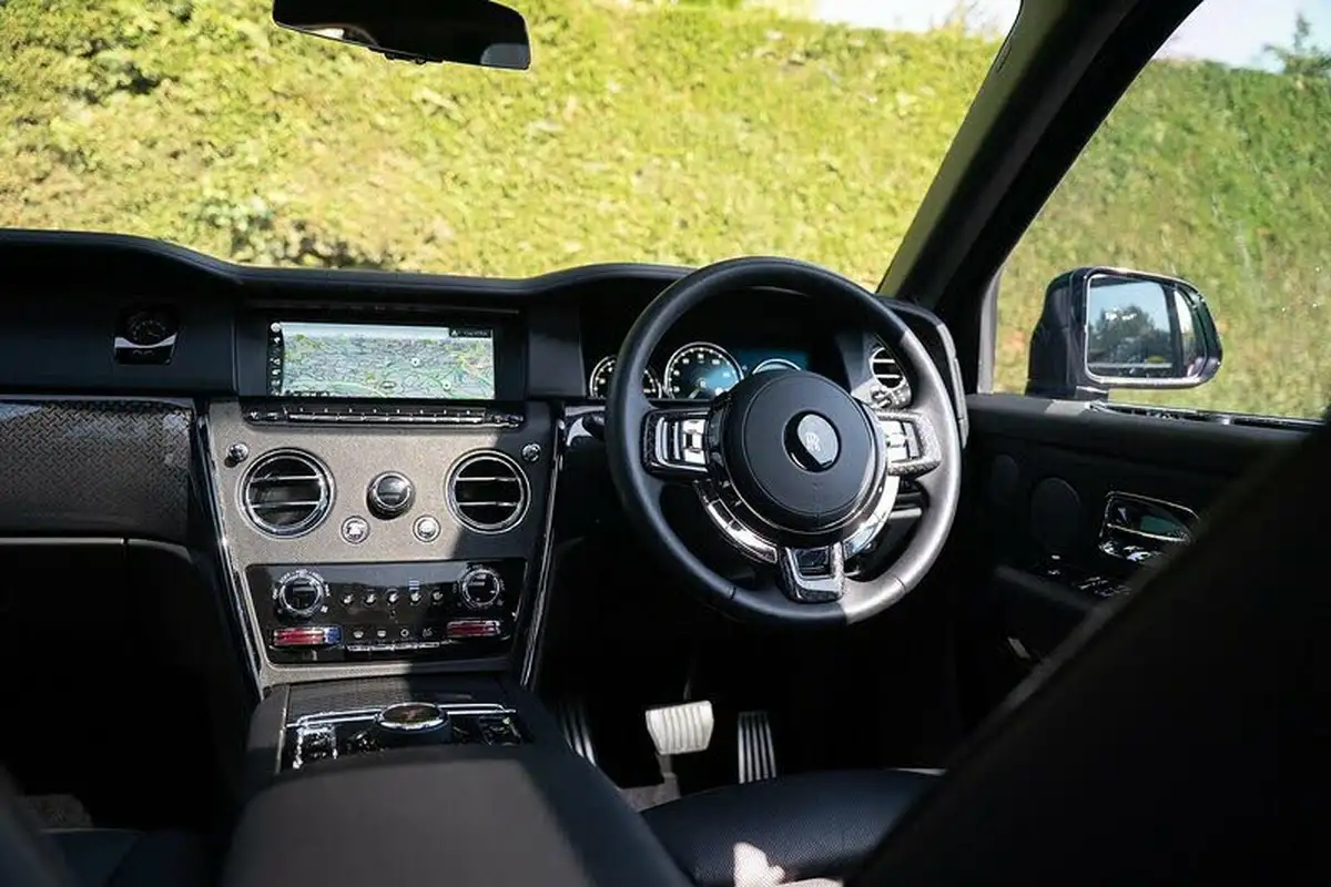 2023-rolls-royce-cullinan-675-black-badge-big-18