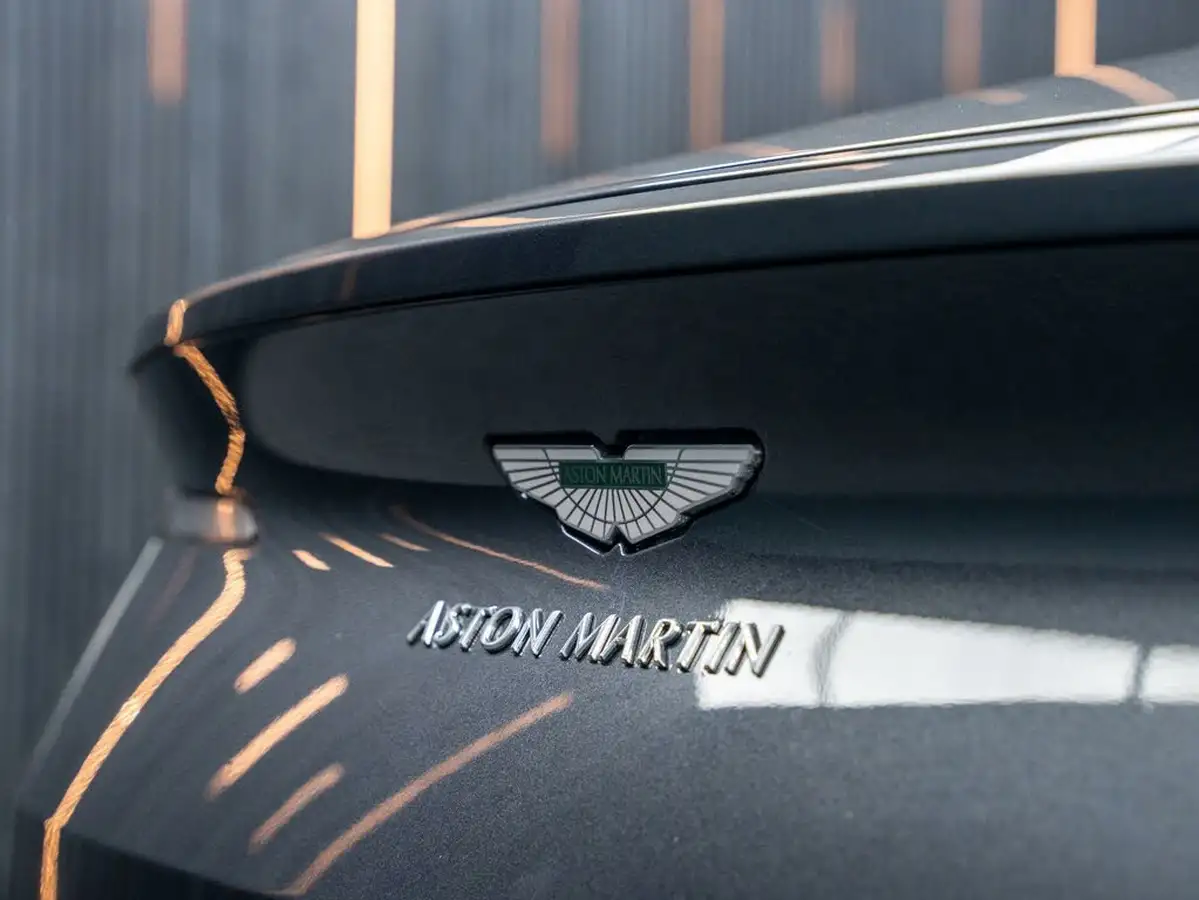 2019-aston-martin-db11-40-v8-big-22