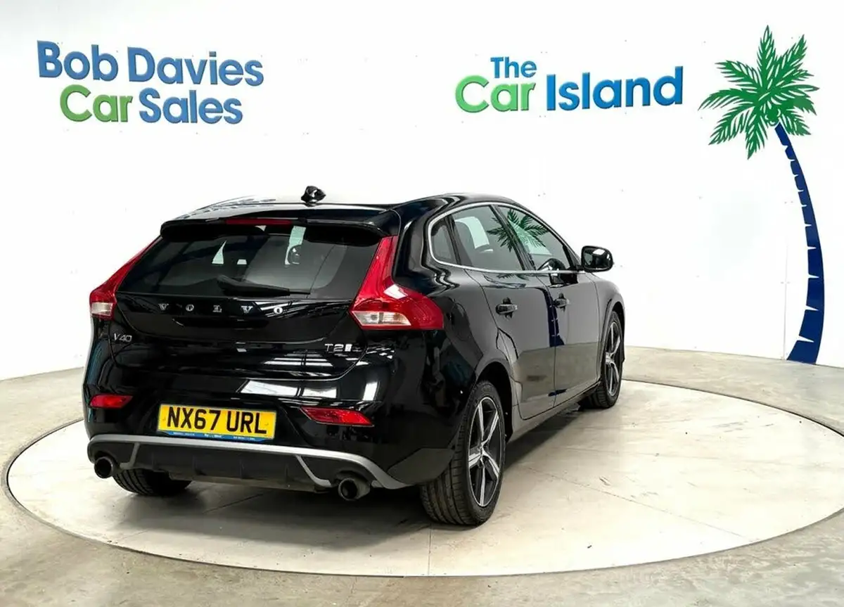 2017-volvo-v40-20-t2-r-design-big-7