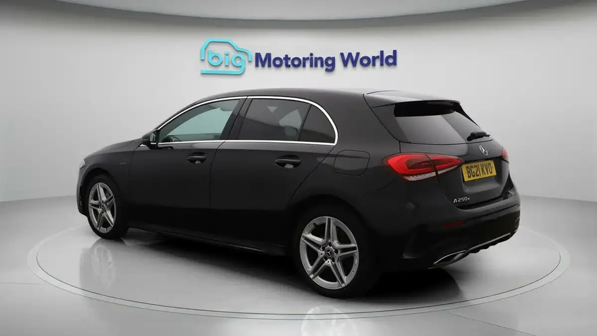 2021-mercedes-benz-a-class-13-a250e-amg-line-hatchback-5d-big-5