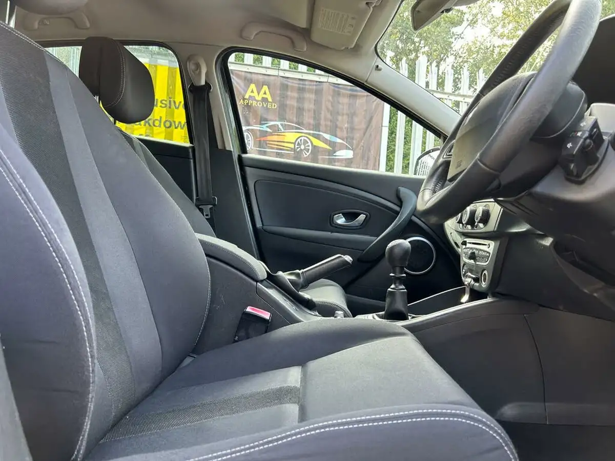2011-renault-megane-16-dynamique-tom-tom-vvt-110-hatchback-5d-big-9