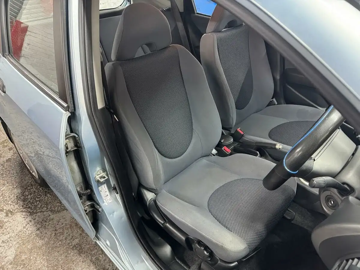 2007-honda-jazz-12-s-big-20